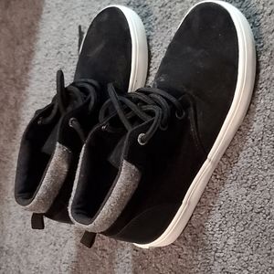 Old navy midtop fab sue black jack boys shoe, sz 2 kids big kid